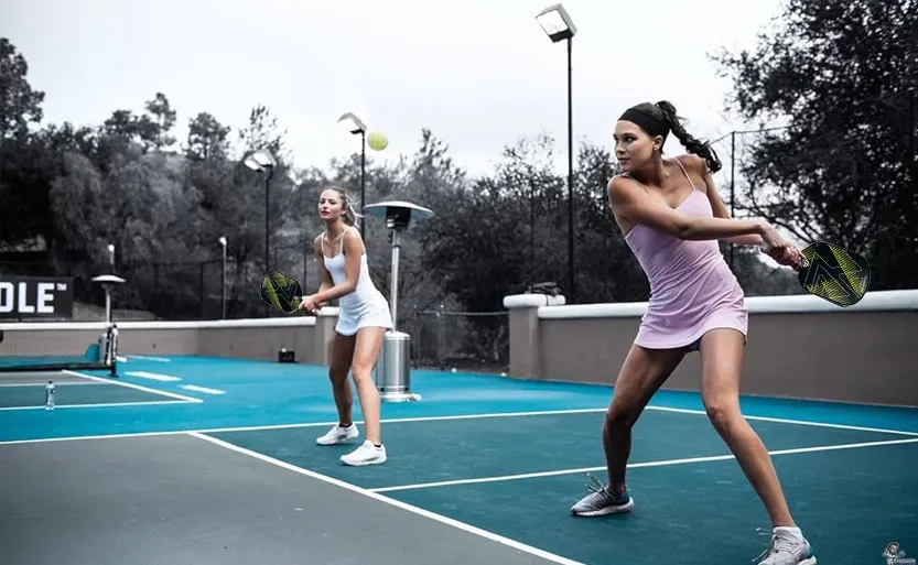 Care este diferența dintre pickleball și tenis